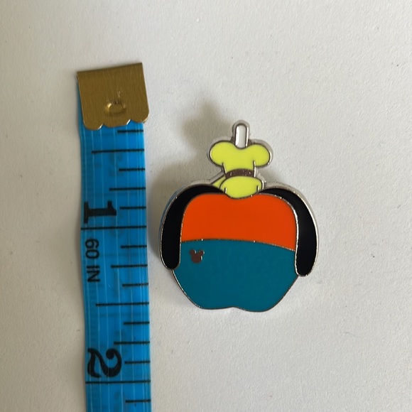 Goofy candy apple hidden Mickey pin - Picture 3 of 3